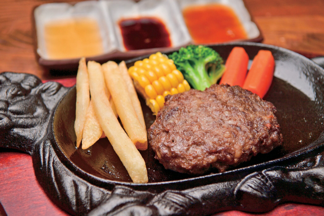 但馬牛の原産地で上質な肉をお手軽に「道の駅 村岡 ファームガーデン」