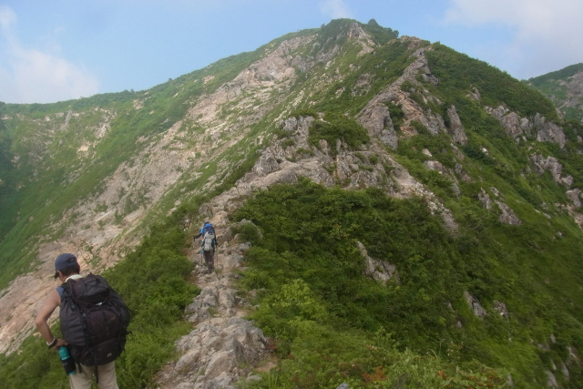 山形・新潟間に食い込む福島の「盲腸県境」 地図の〝気になるツボ〟を本当に歩いてみた【vol.01 飯豊山・前編（福島県喜多方市）】