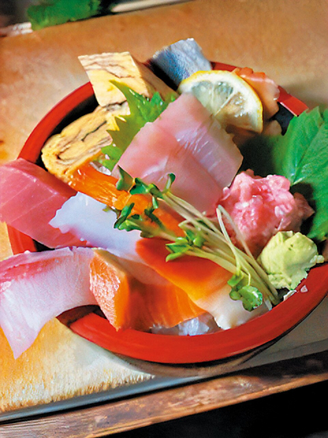 店主の地元鴨川への愛が詰まった海鮮丼「名代亭」