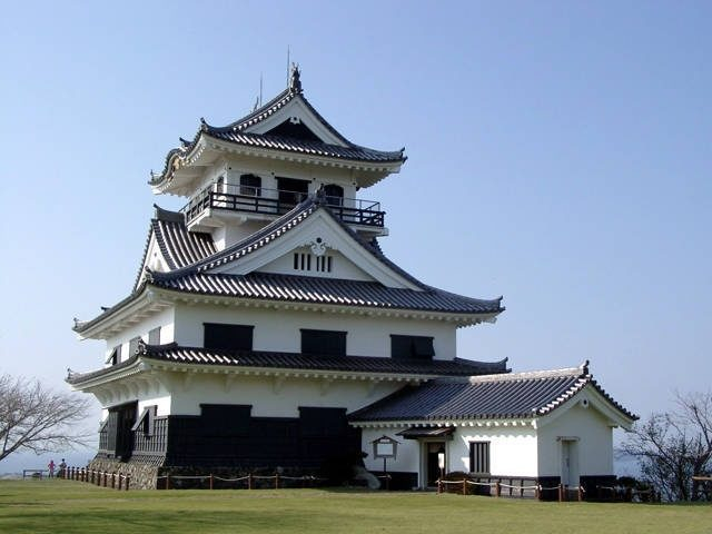 館山市立博物館本館・館山城(八犬伝博物館)