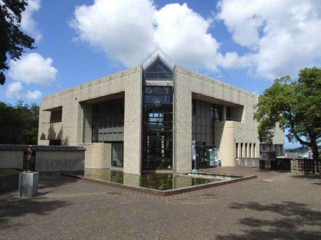 館山市立博物館本館・館山城(八犬伝博物館)