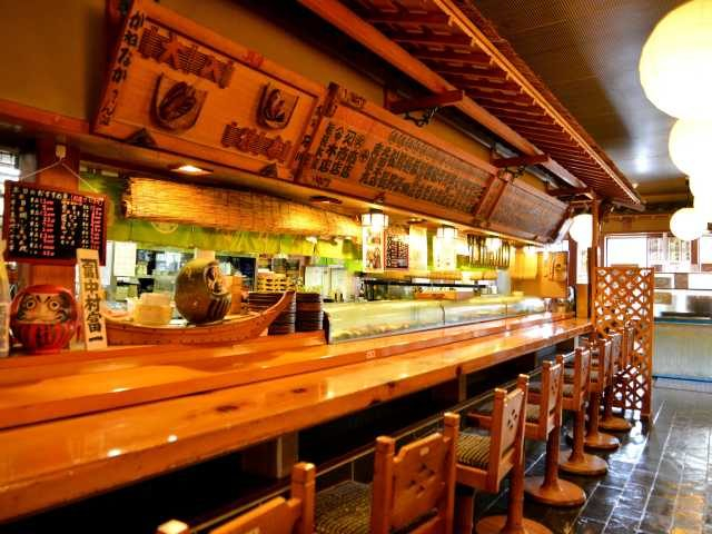 漁港から毎朝仕入れる新鮮な伊勢えびを満喫「割烹かねなか」