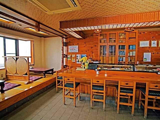 はかりめ2色丼が味わえる「寿司 活魚料理 いそね」