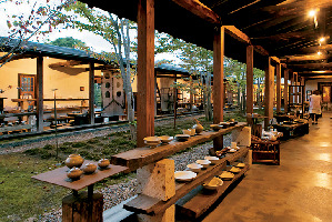 個展や展示会も随時開催「回廊ギャラリー 門」