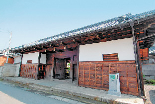 【真壁×観光】長屋門は豪農だったというあかし「山中家住宅」