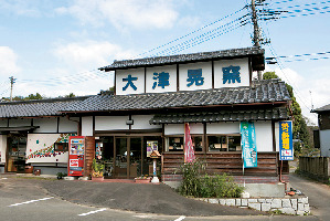 約150年の歴史をもつ窯元「大津晃窯」