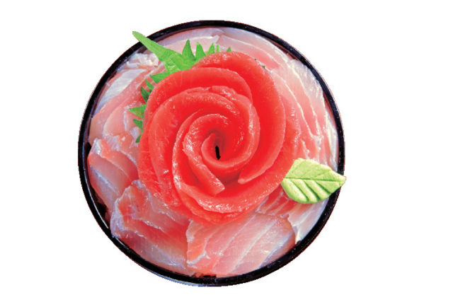 大きな丼いっぱいにまぐろの花が咲く「まるよ」