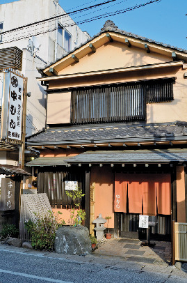 遠方から訪れる人も多い地魚料理の名店「割烹 中むら」