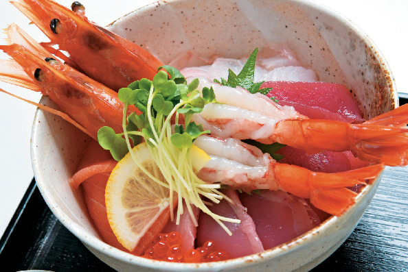 おしゃれな空間で味わう地魚料理「魚屋食堂 勝浦」