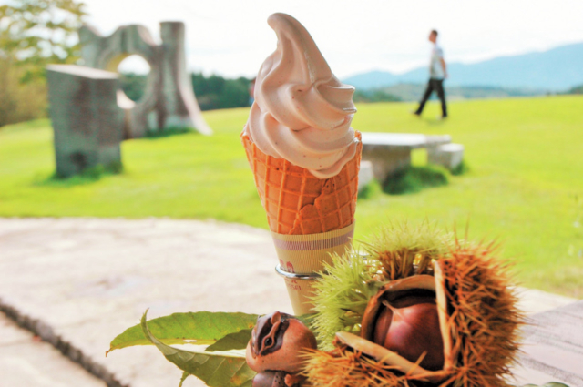 【茨城・笠間×カフェ】笠間工芸の丘内のセンタープラザ中央にあるカフェ「笠間工芸の丘クラフトカフェ 」