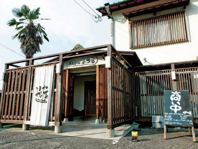 ジューシーなとんかつを秘伝のソースでいただく「とんかつ かつ吉」