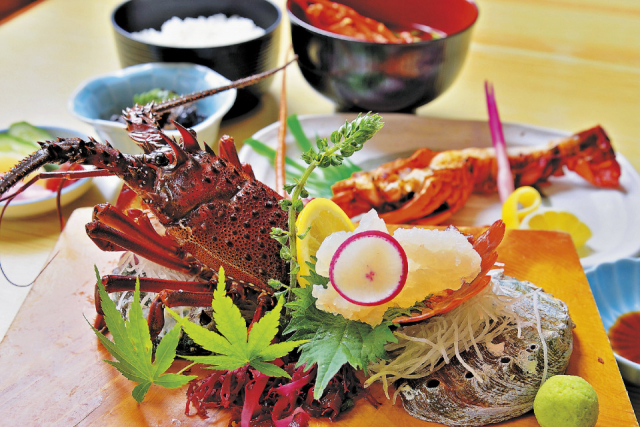 漁港から毎朝仕入れる新鮮な伊勢えびを満喫「割烹かねなか」