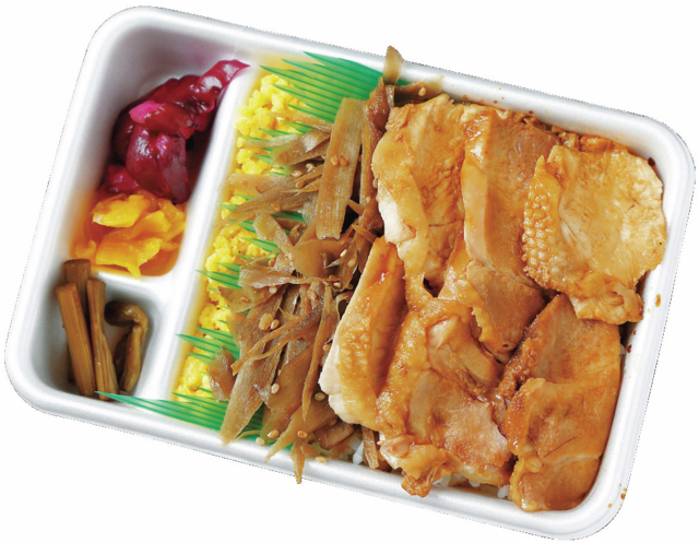 シャモ肉と野菜たっぷりの名物鍋料理「玉屋旅館」