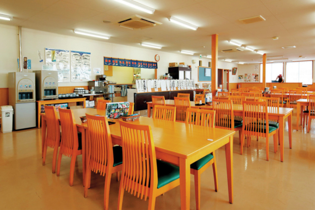 市場併設ならではの新鮮な海の幸を味わう「大津漁協直営 市場食堂」