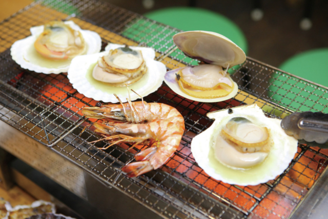 獲れたての新鮮魚介を道の駅で「あかつ水産」