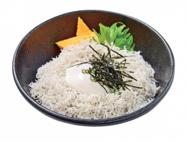 ふっくら新鮮なしらすのうまみを堪能する人気丼「大洗海鮮市場・海鮮どんぶり亭」