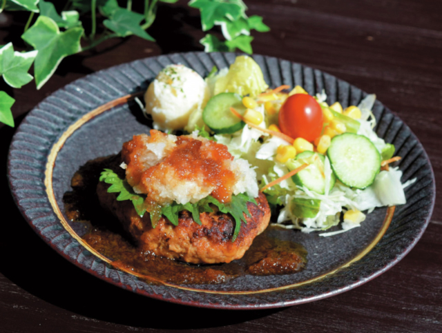 【茨城・笠間×カフェ】笠間工芸の丘内のセンタープラザ中央にあるカフェ「笠間工芸の丘クラフトカフェ 」