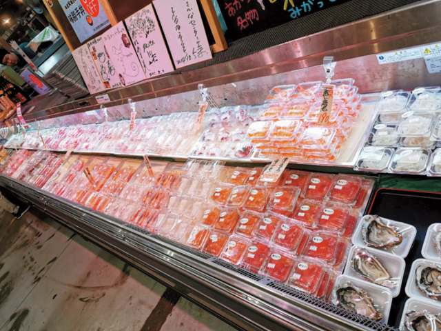 獲れたての新鮮魚介を道の駅で「あかつ水産」