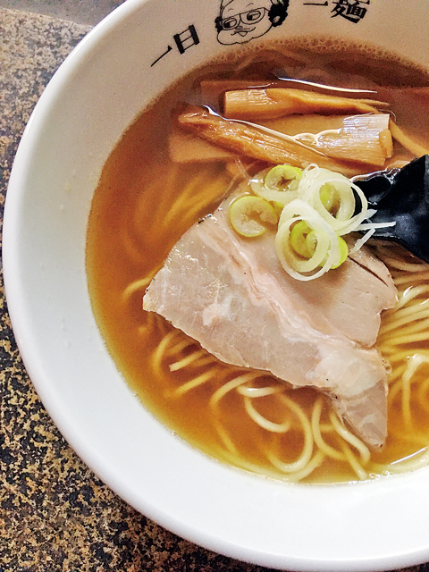売り切れ必至の中華そば「麺道はなもこし」