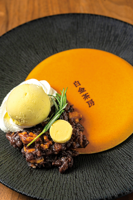 和洋が調和した空間でカフェタイム「白金茶房」