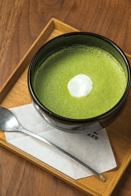 和洋が調和した空間でカフェタイム「白金茶房」