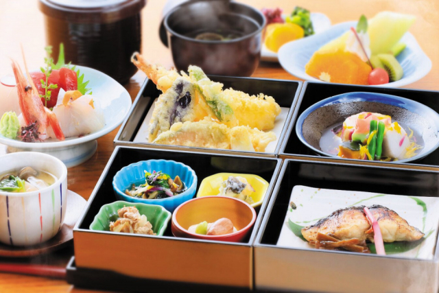 あわびと地魚で房総の味覚を満喫「生簀篭」