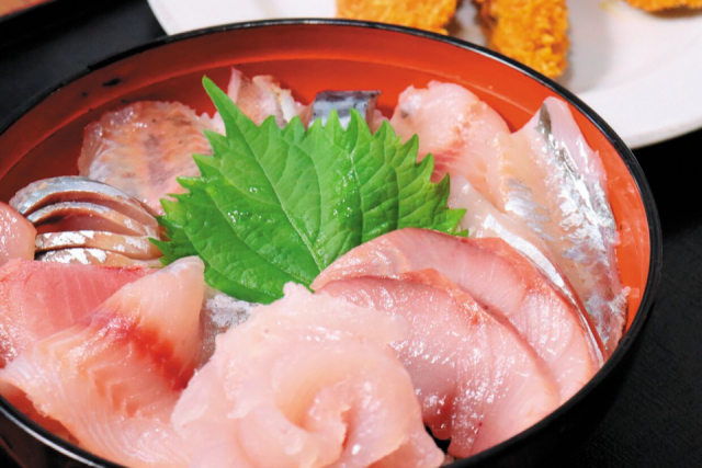 獲れたての地魚がたっぷり「船よし」