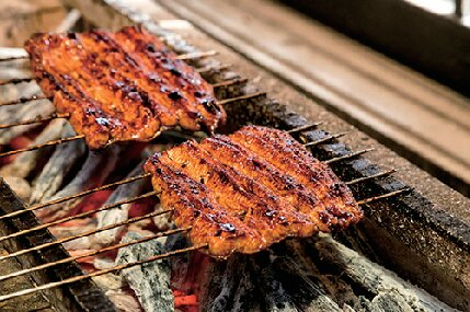 幻のうなぎを使う江戸時代創業の老舗「駿河屋」