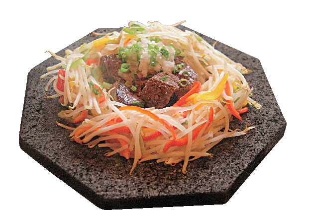 自然に溶け込んだ空間でおいしい料理が食べられる「蒜山倶楽部Nadja」