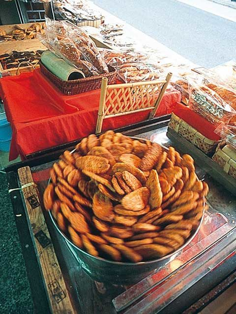 変わらない煎餅のおいしさ「林田のおせんべい」