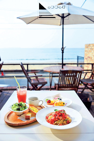 【福津×観光】海を眺めながら夜までOKのランチを味わう「Cafe de BoCCo」