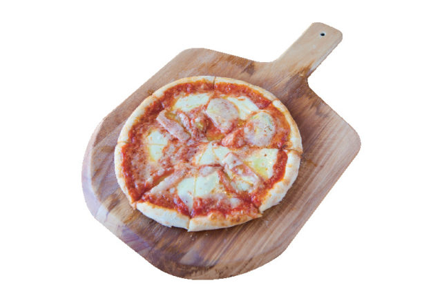 【油津商店街×あぶらつ食堂】外はサクサク、中はもっちりのピザ「&T」