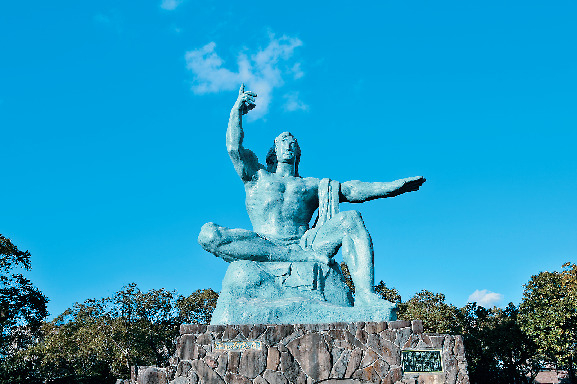 浜口町電停または松山町電停から徒歩すぐ 平和公園周辺