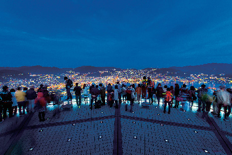 長崎駅から無料循環バスとロープウエーで20分 稲佐山