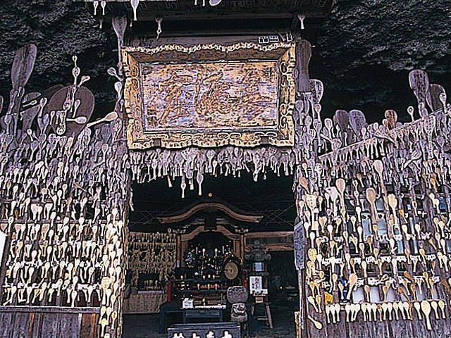 【耶馬渓×紅葉ドライブ④】巨岩の洞窟に並ぶ幾体もの石像「羅漢寺」