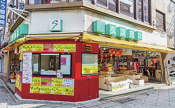 【長崎・中華街の食べ歩き&ショッピングスポット】置き物や衣料品がそろう中国雑貨店「E.長崎友誼商店」