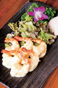 【大阪・ミナミの三大飲み屋街×ウラナンバ】本格中国料理店であり雰囲気抜群のバーでもある「けむり屋&フラワー」