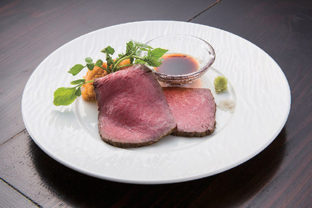 【大阪・ミナミの三大飲み屋街×ウラナンバ】シェフのこだわりと腕が冴えるうまい料理と酒でおもてなし「DININGあじと」