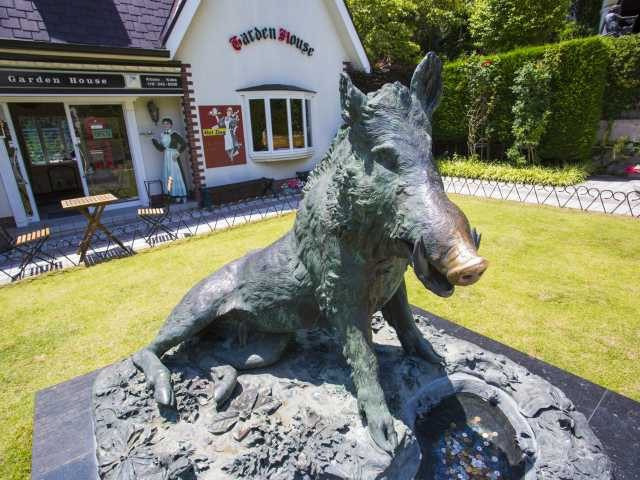 もっとも高台に位置するうろこ模様の館で名画や陶磁器にうっとり「うろこの家・展望ギャラリー」