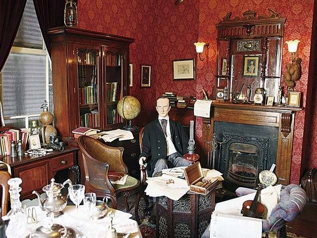 ホームズになりきっての記念撮影「英国館」