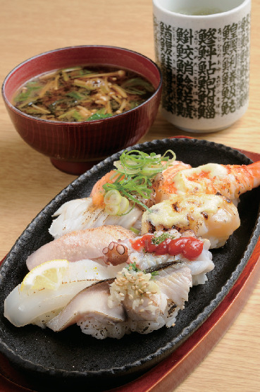 【大阪・ミナミの三大飲み屋街×ウラナンバ】本格的な寿司なのに回転寿司よりお得!「ときすし」