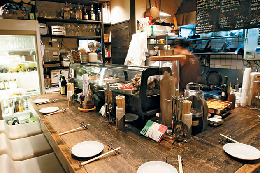 【大阪・ミナミの三大飲み屋街×東心斎橋】ライブ感あふれるカウンターでイタリア料理を堪能する「IL PIATTO(イルピアット)」