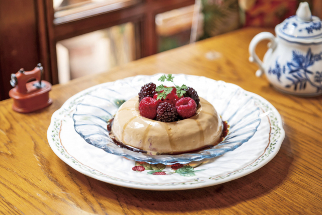 【天神橋筋商店街の人気カフェ】香り高いロイヤルミルクティのプリンが絶品「西洋茶館」