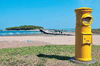 【日南海岸ドライブ×青島海岸】ラブレターを出すと恋愛成就!?「幸せの黄色いポスト」