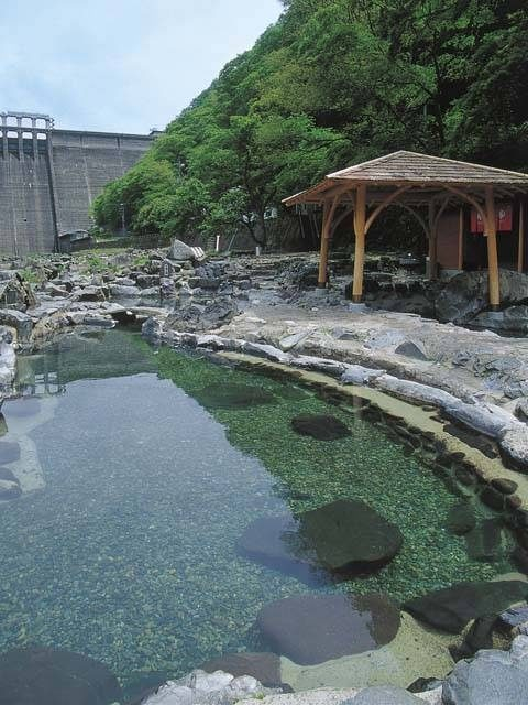 岡山 湯原温泉 砂湯がシンボルの温泉郷 まっぷるトラベルガイド