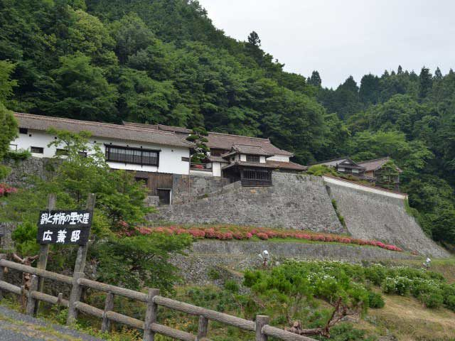 【吹屋×観光】広兼家の巨大な邸宅「広兼邸」