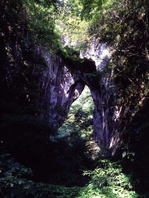 【新見×観光】石灰岩の巨大アーチ「羅生門」