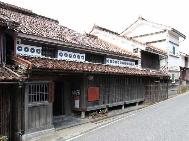 【吹屋×観光】街でひときわ目をひく豪壮な建物「旧片山家住宅」