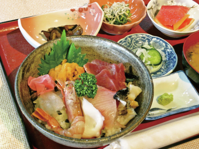 鮮度抜群の魚介をいただける「浜庄」