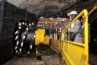 石炭発掘現場(復元)を見学